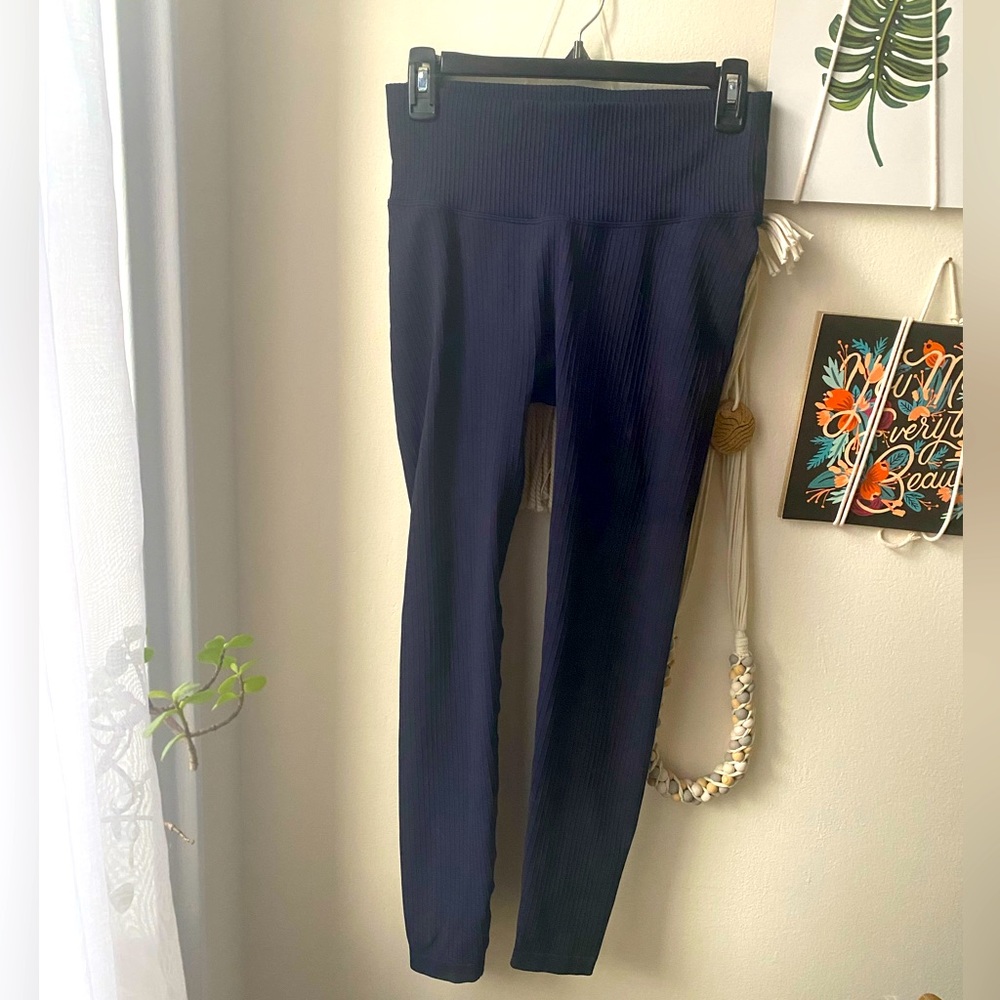 Lilias Active navy leggings